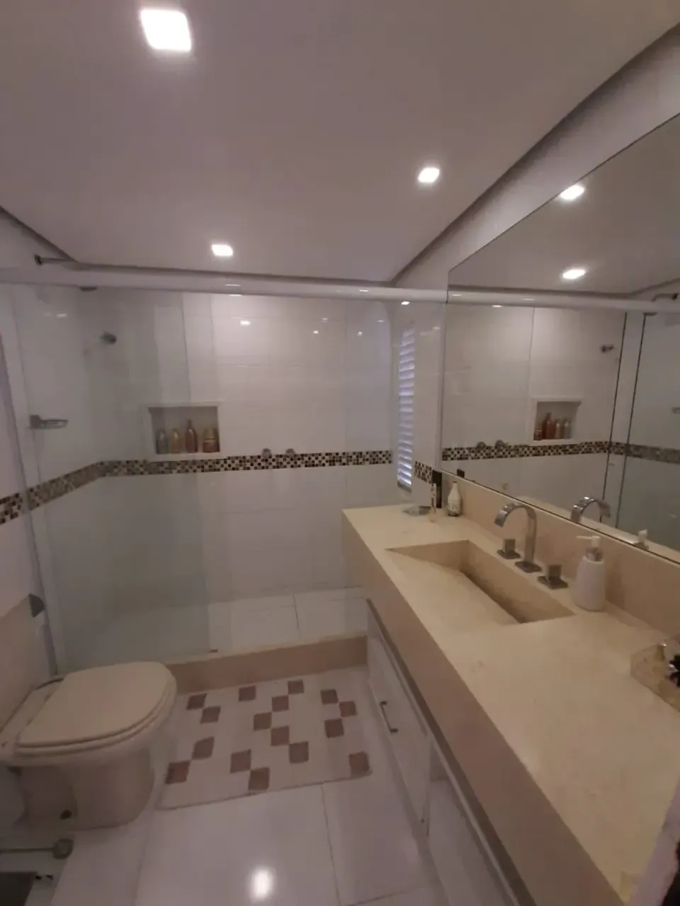 2-bedroom apartment in a building with a gym — photo 12