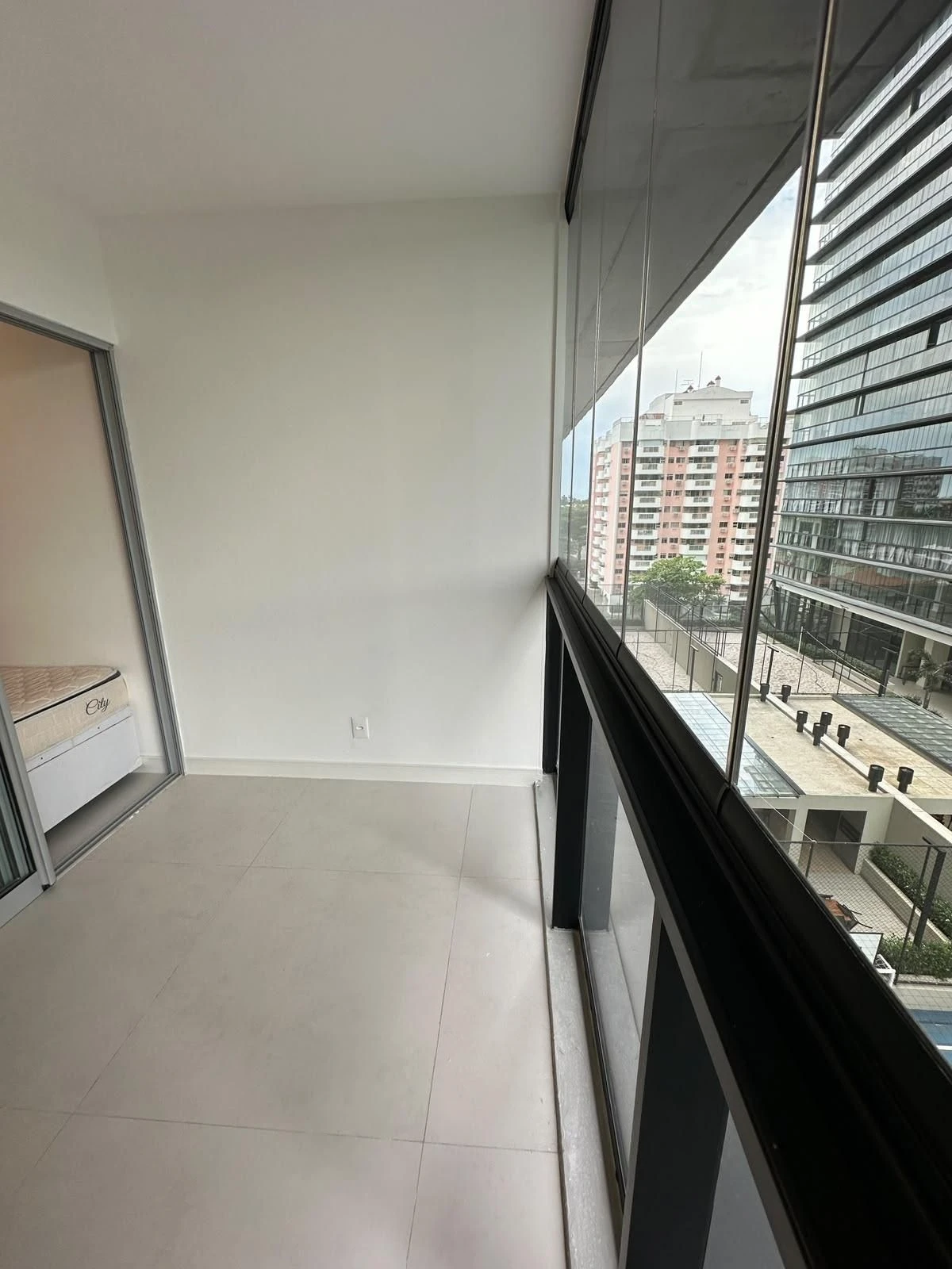 Floor-to-ceiling windows in a 2-bedroom apartment, 84 m² — photo 50