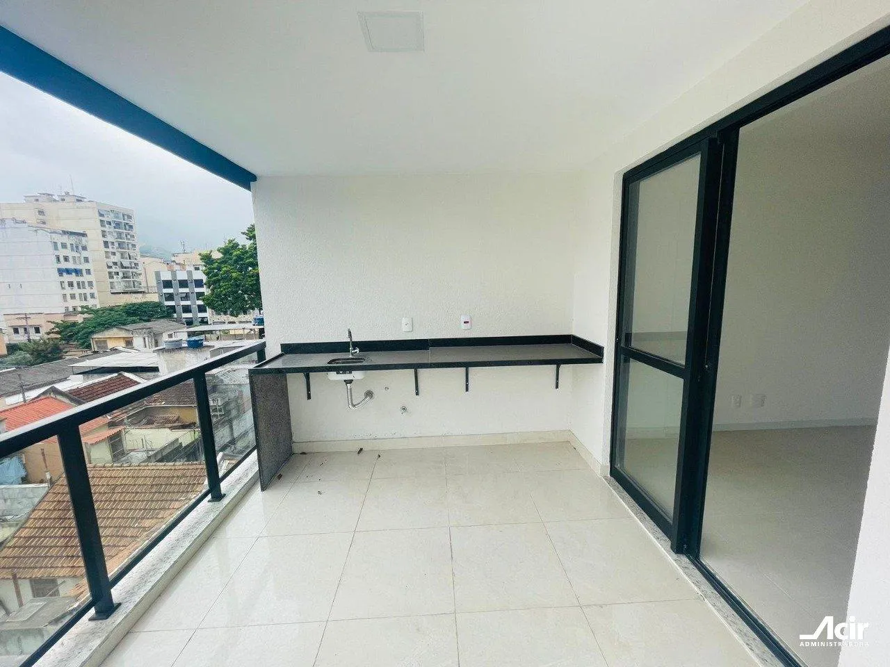 2-bedroom apartment in a building with a gym — photo 10