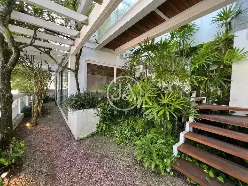 Water view in a 4-bedroom apartment, 838 m² — photo 14