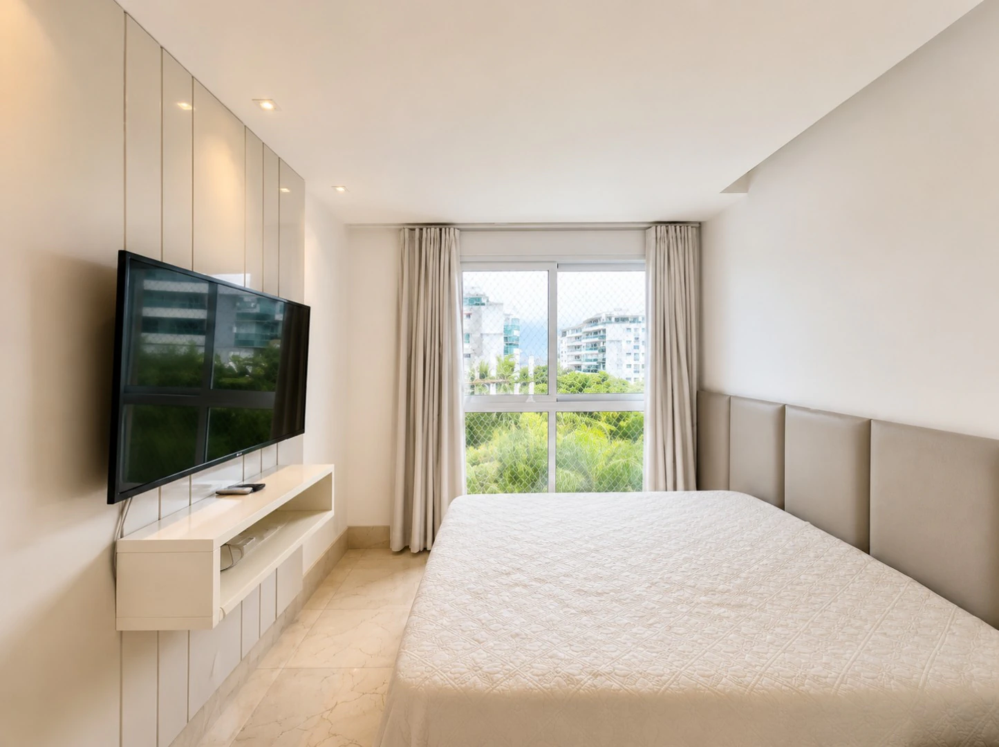 Rental apartment with 4 en-suite bedrooms and 282 m² — photo 11