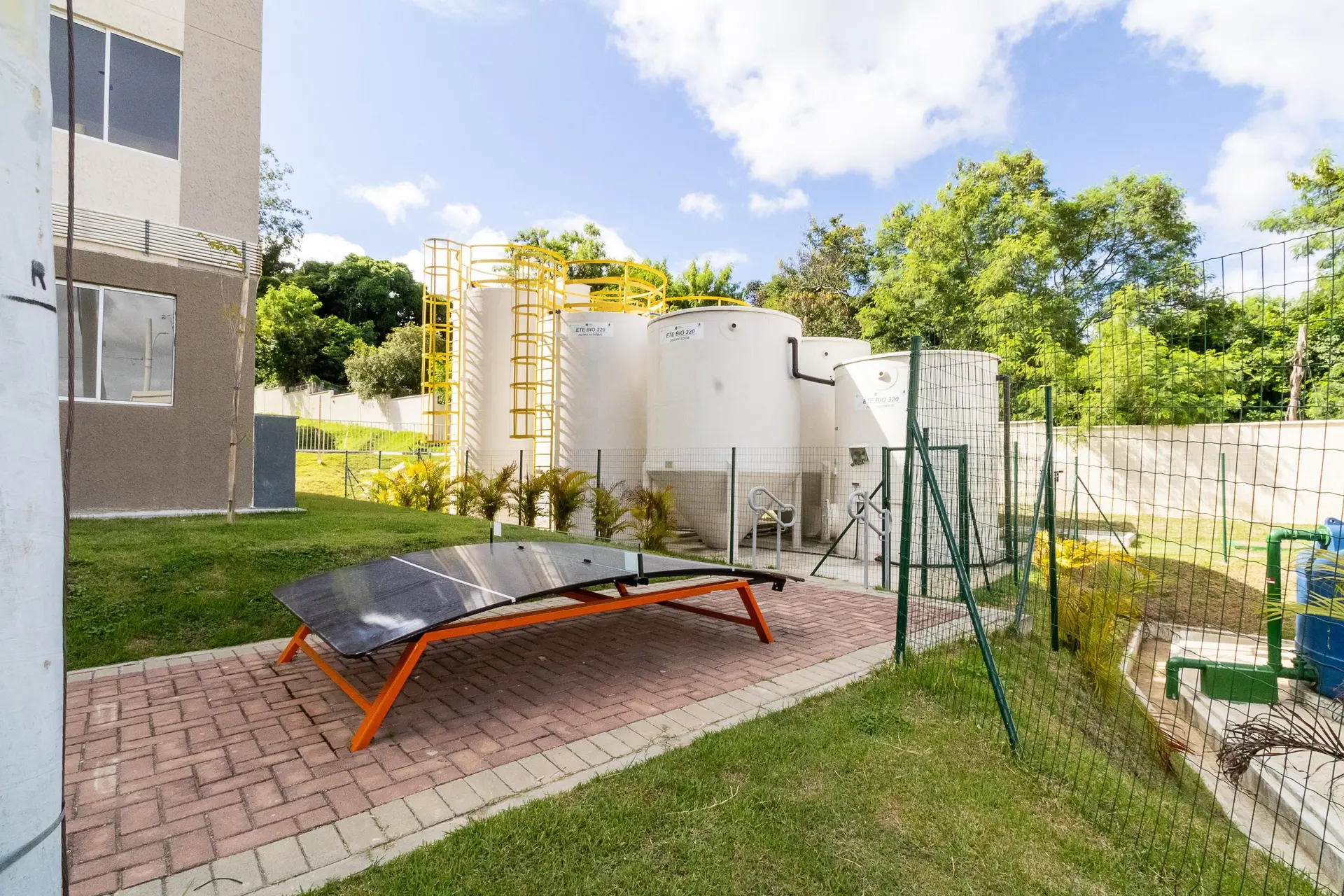 2-bedroom apartment in a building with a gym — photo 20