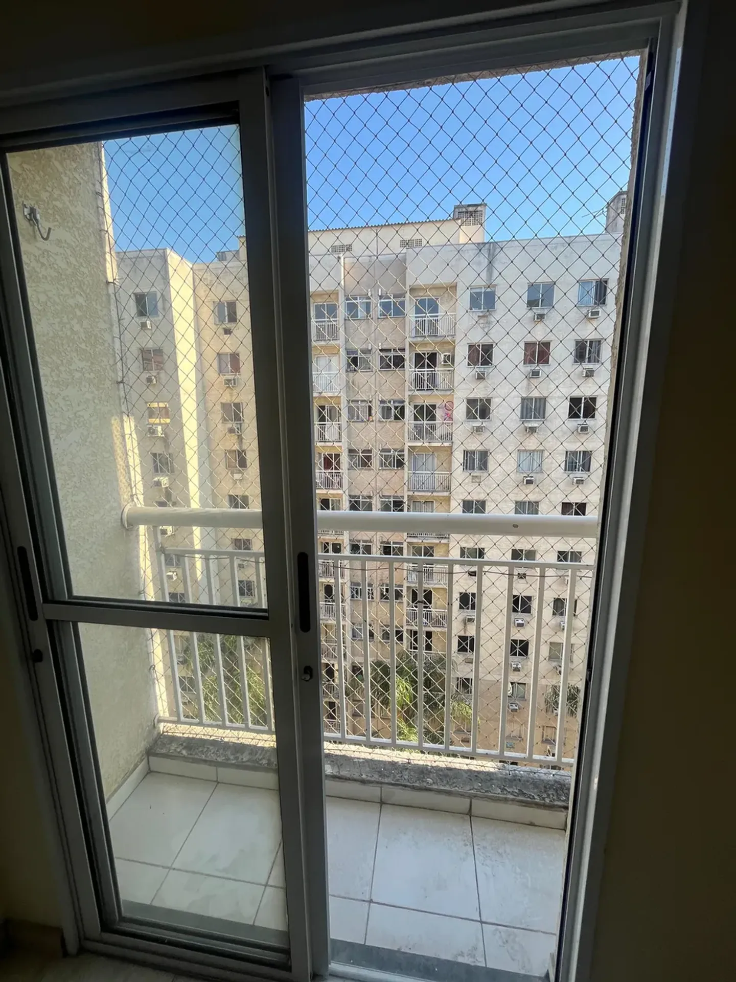 2-bedroom apartment in a building with a gym — photo 3
