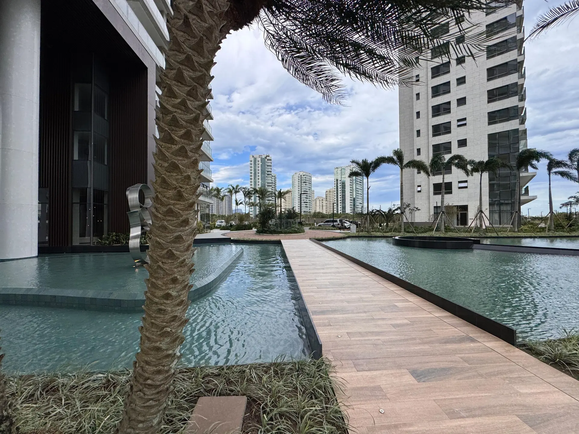 Furnished apartment with 3 en-suite bedrooms and balcony — photo 30