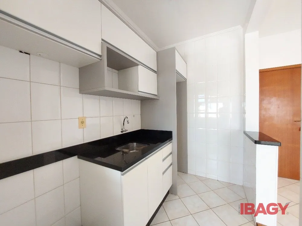 Квартира с 2 спальнями и кухней открытой планировки — photo 12