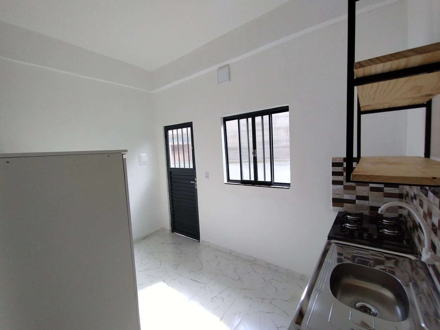 Unfurnished studio 200 m² with electric showerhead — photo 18