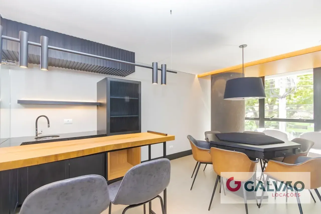 Furnished 1-bedroom apartment with glass shower — photo 14