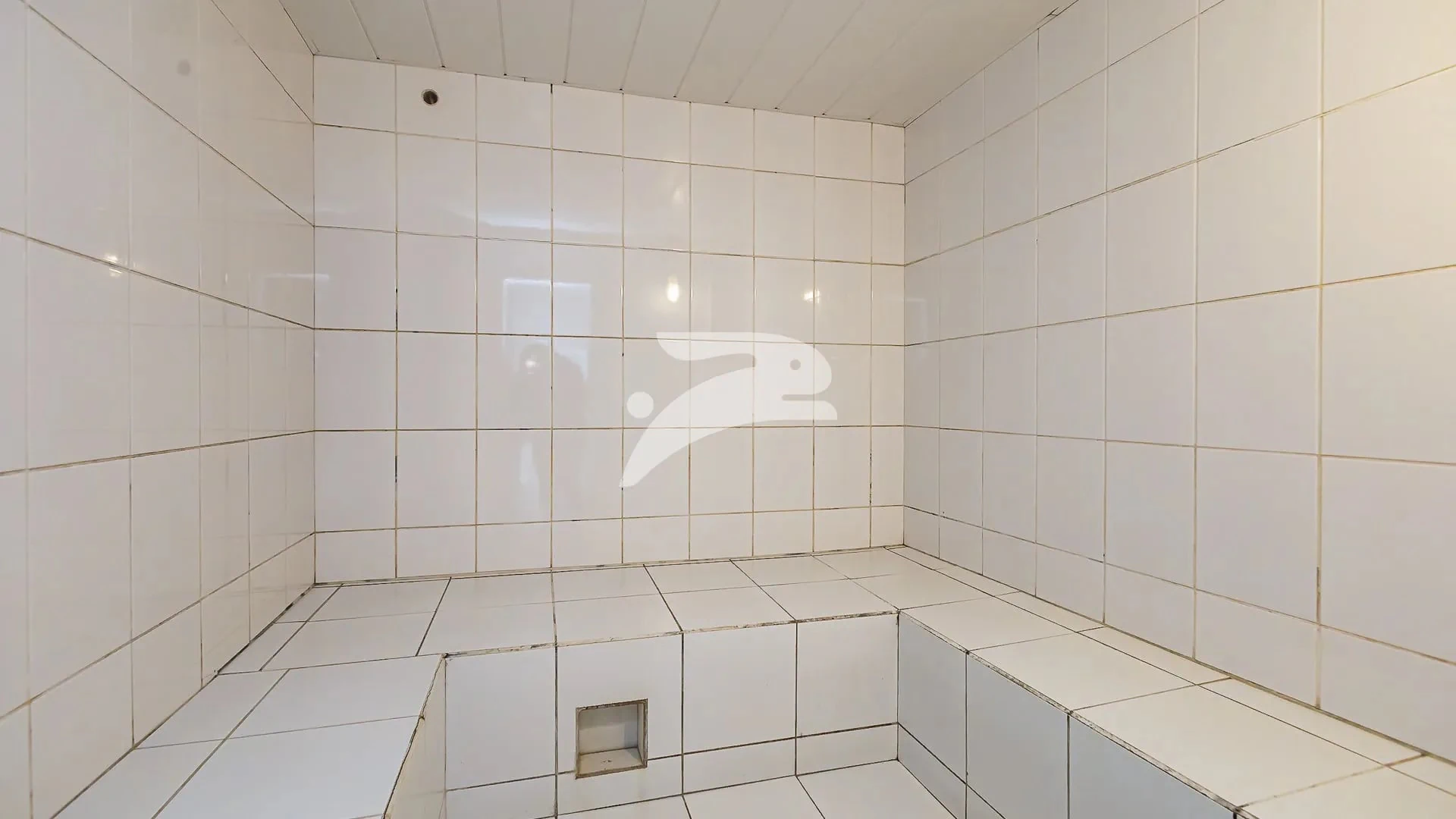 Furnished 1-bedroom apartment with enclosed balcony — photo 13