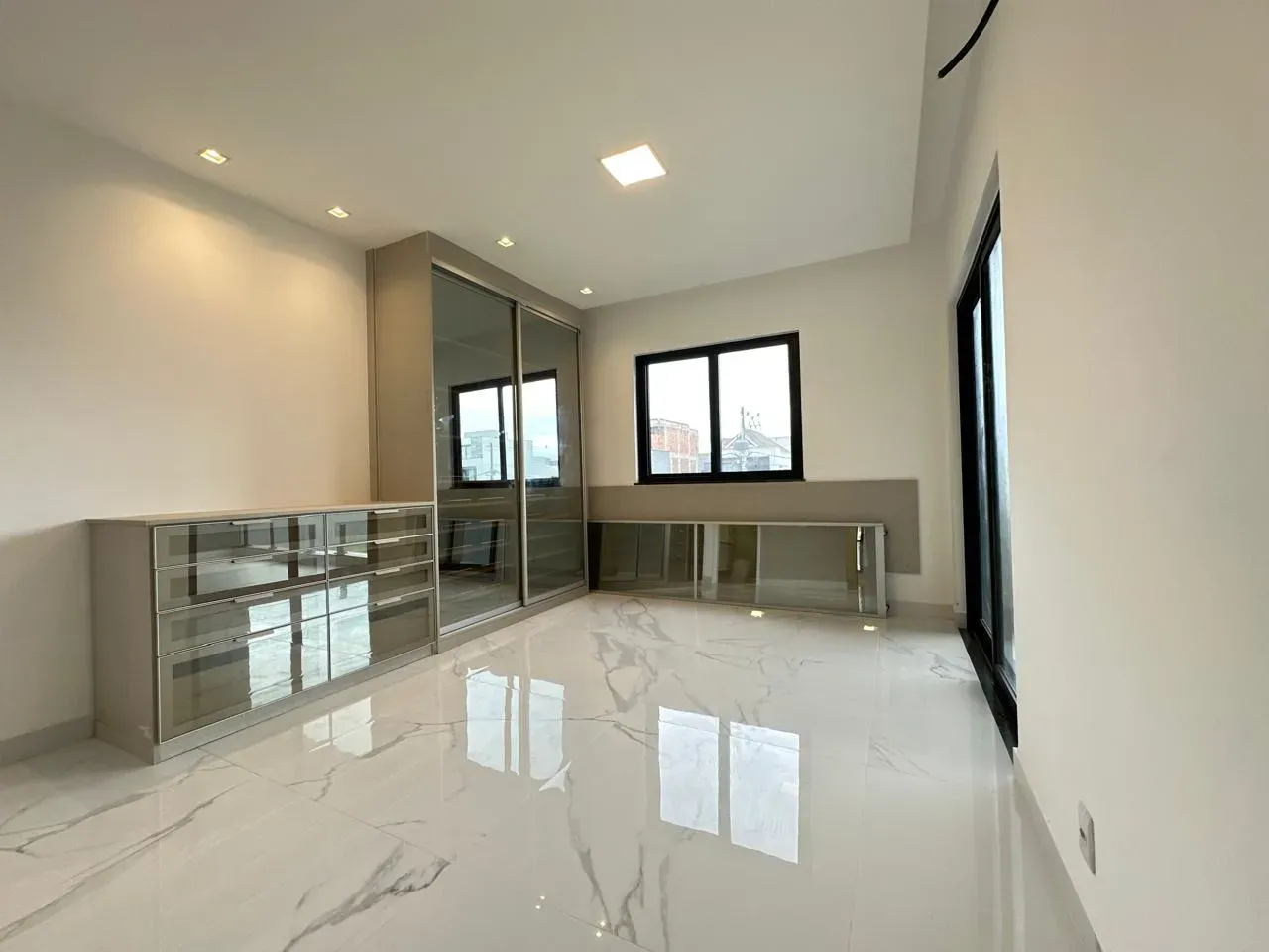 Private pool in a 5-bedroom house, 410 m² — photo 34