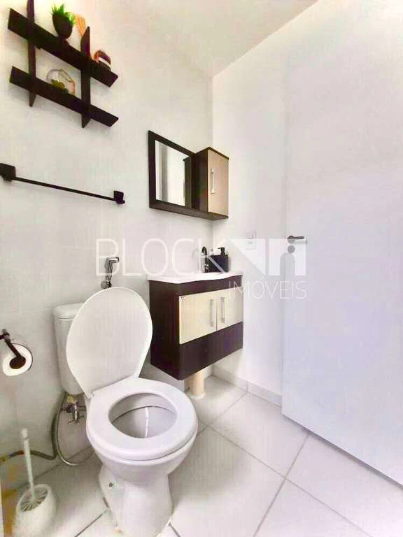 Оздоблена квартира з 2 спальнями та балконом — photo 20