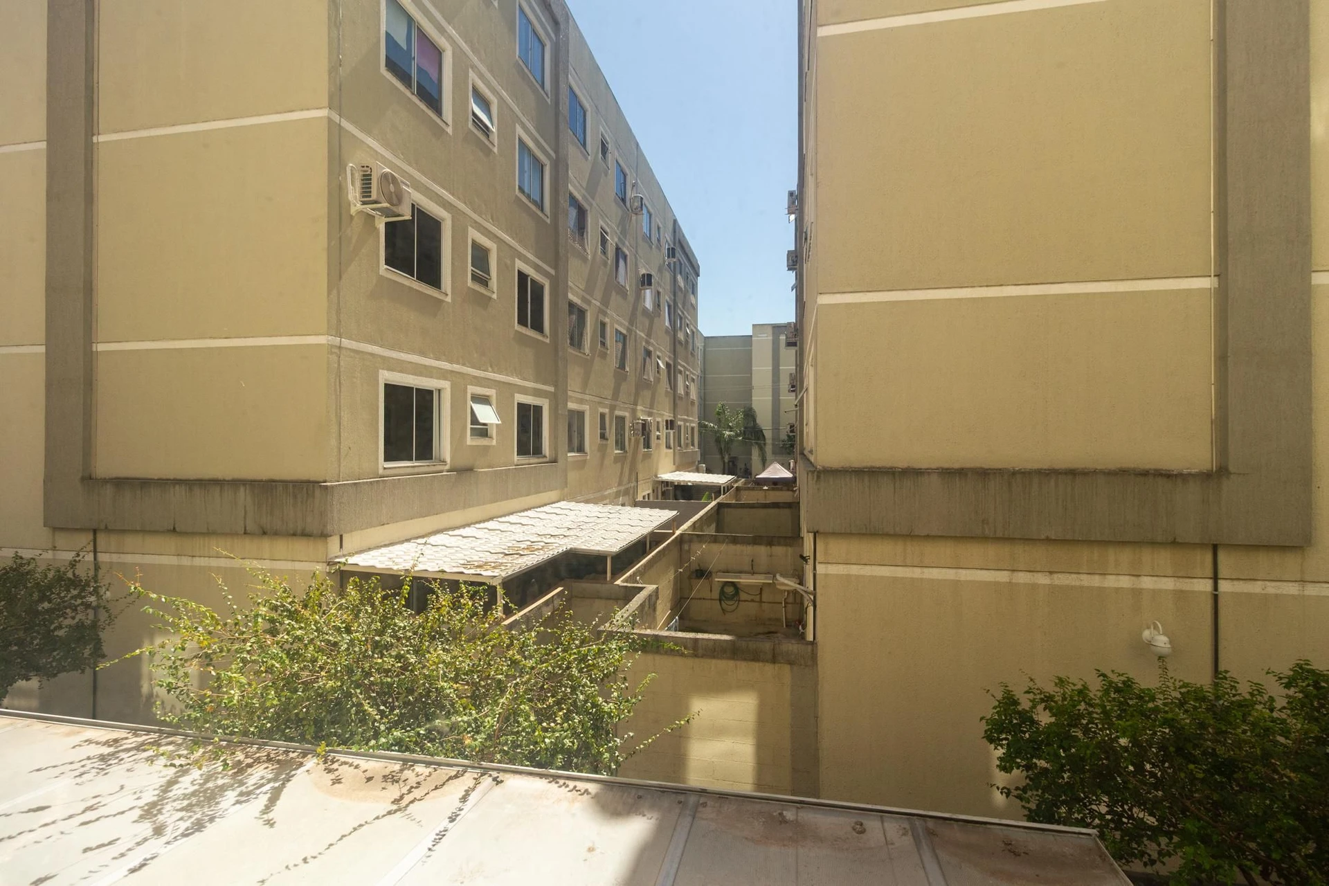 Furnished apartment with 2 bedrooms and 1 parking spot — photo 35