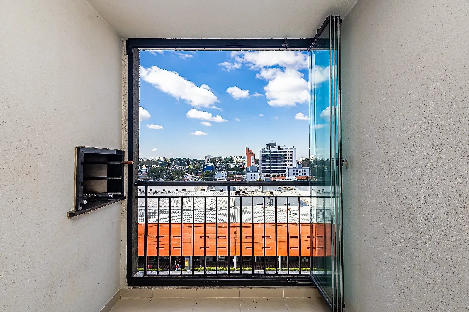 2-bedroom 63 m² apartment with a glass balcony — photo 7