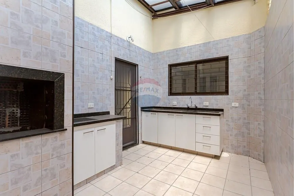 3-bedroom house 247 m² with pets allowed — photo 2