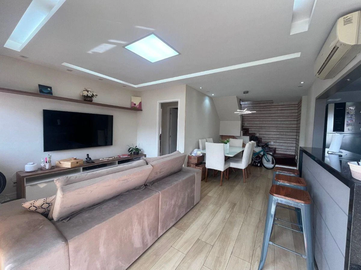Furnished apartment with built-in wardrobes and 165 m²