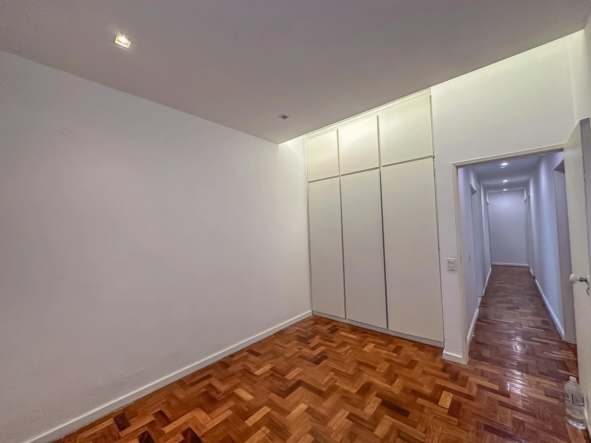 Apartment with 3 bedrooms, 1 en-suite and separate kitchen — photo 16