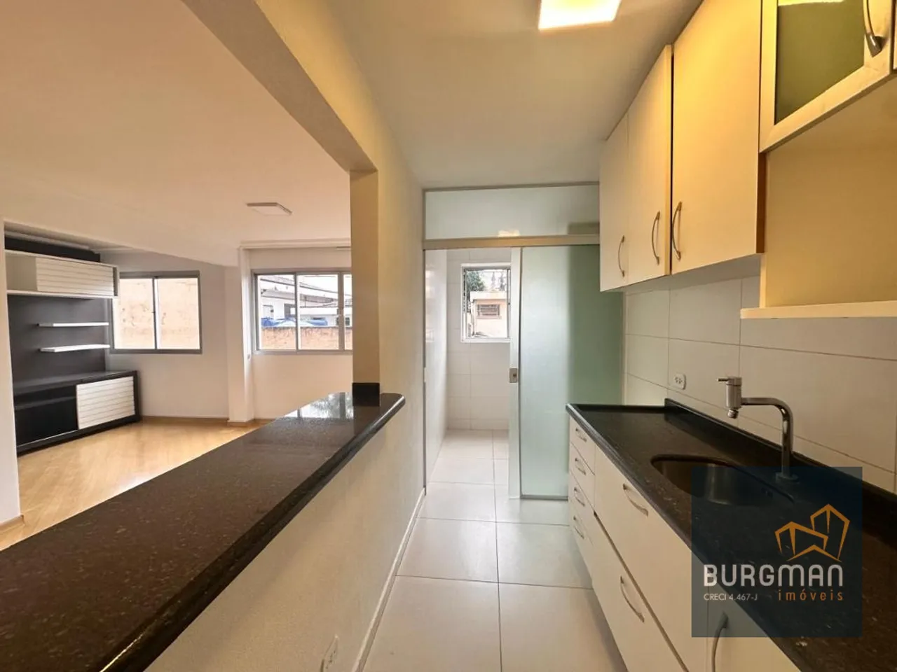 2-bedroom apartment with 1 bathroom and an open-plan kitchen — photo 5