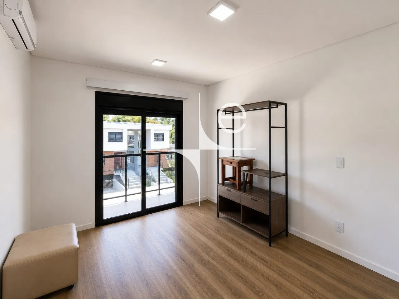 House with 3 bedrooms and a private yard — photo 8