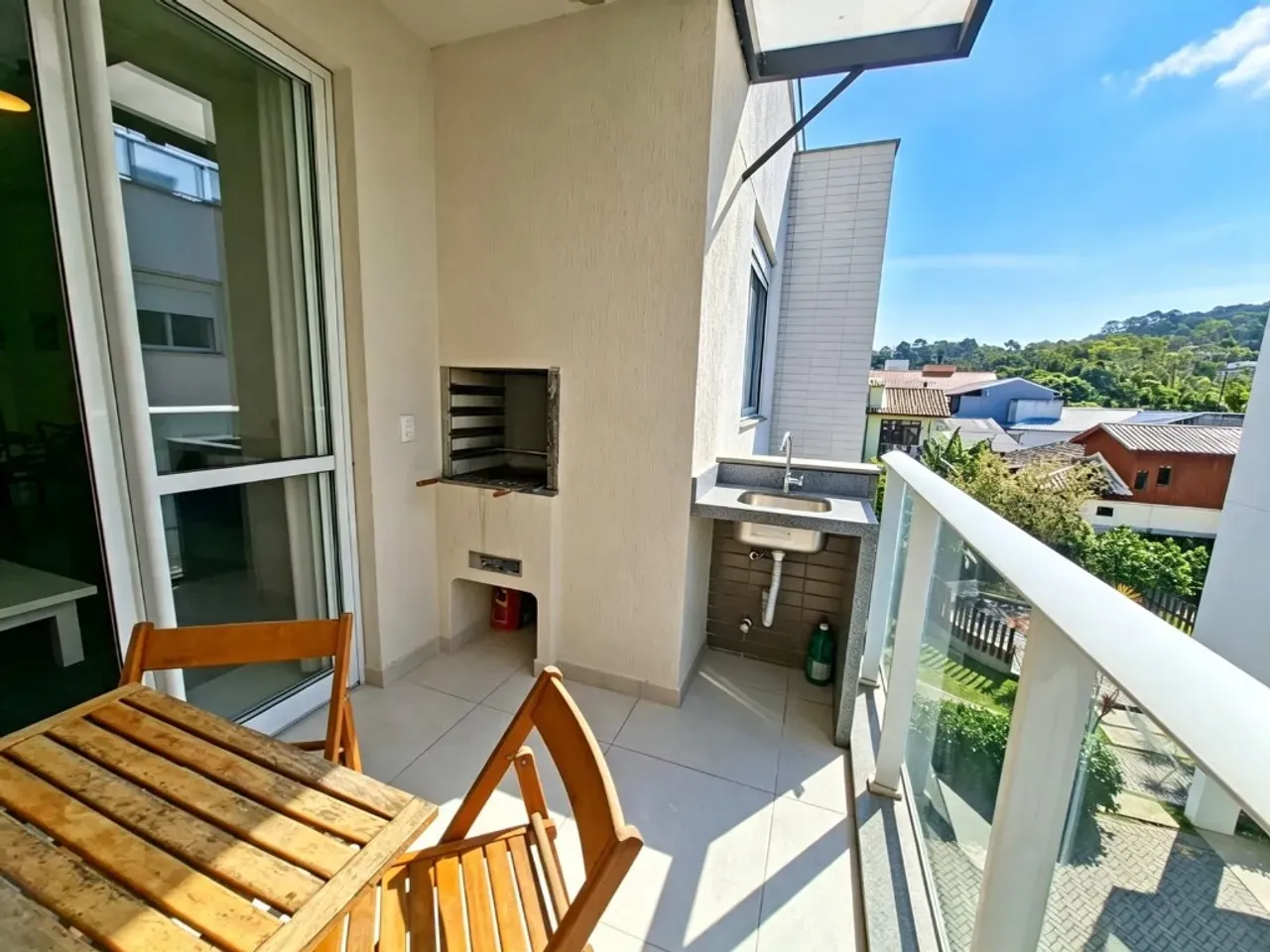 3-bedroom apartment with 2 parking spots and balcony — photo 5