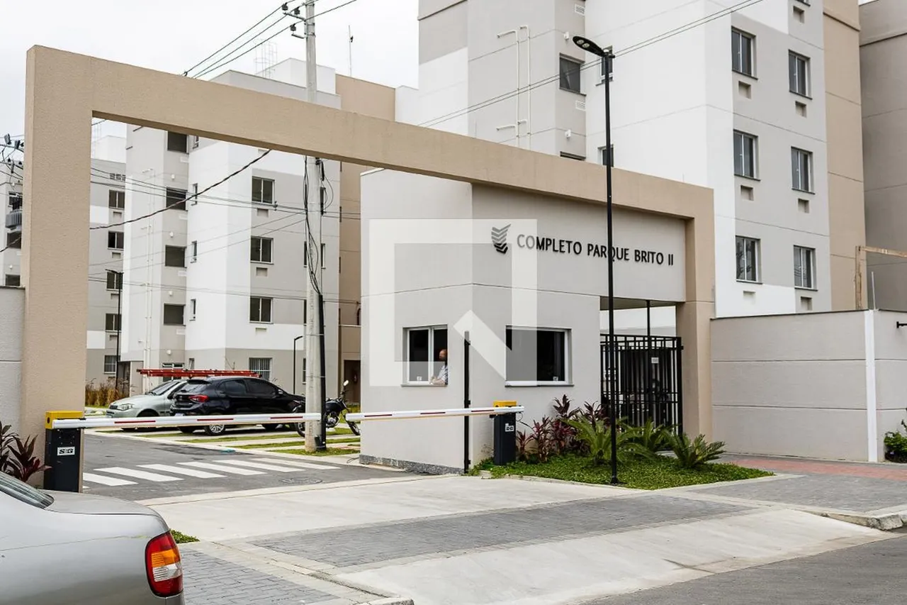 2-bedroom apartment in a building with a gym — photo 2
