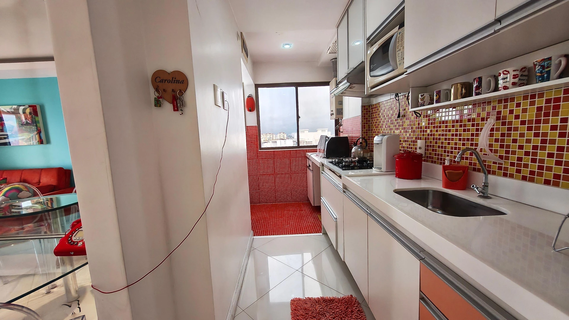 One-bedroom apartment in a building with a gym — photo 5