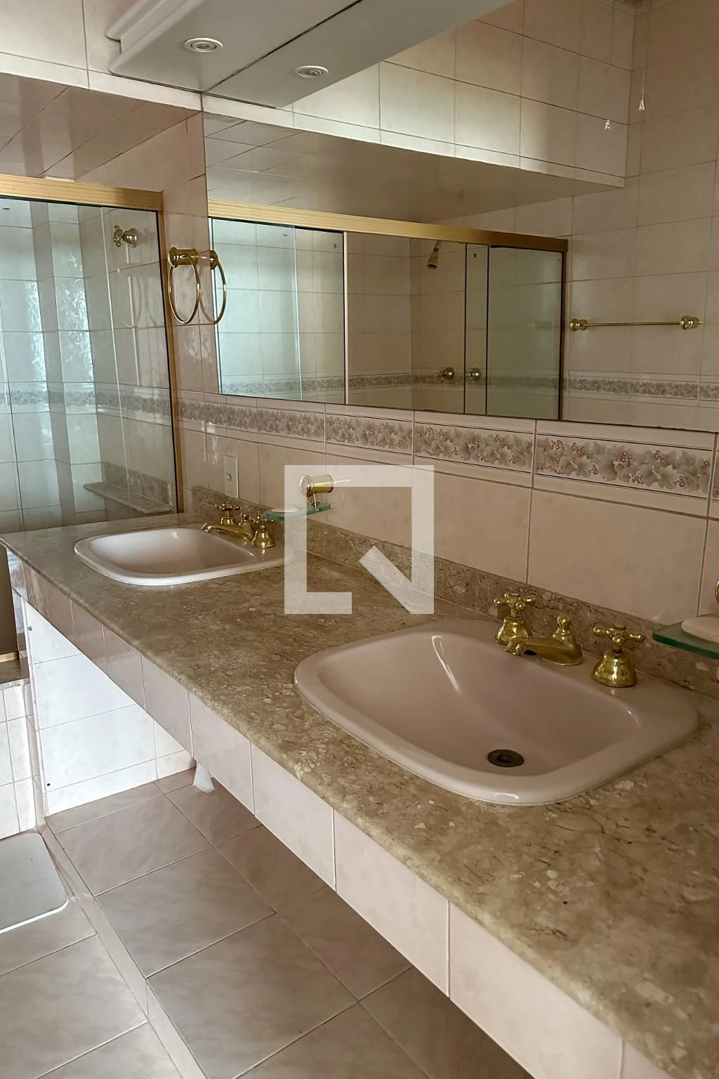 Apartamento com 4 quartos e sala de estar, 3 banheiros — photo 46