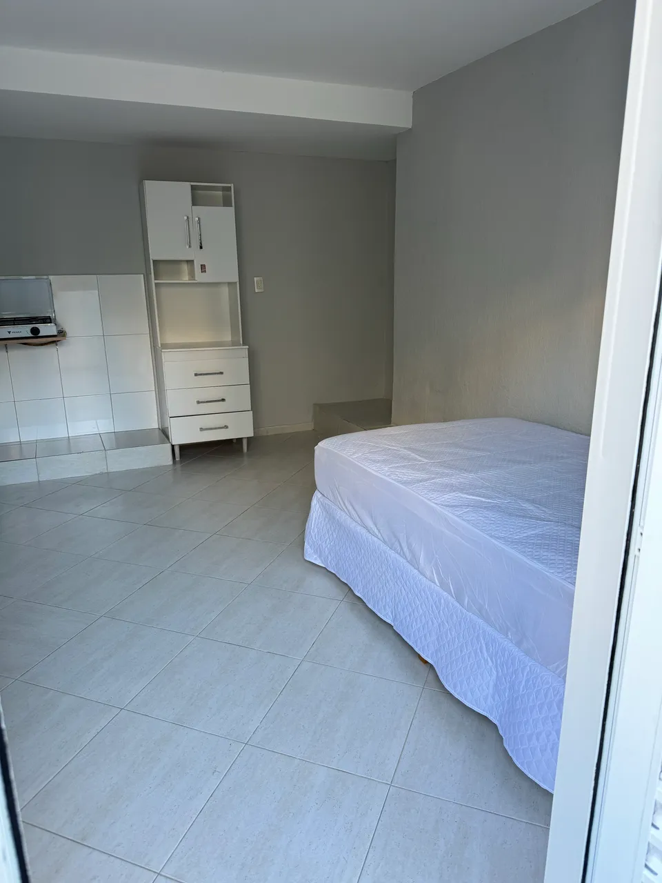 Unfurnished studio with glass shower and 1 bathroom — photo 8