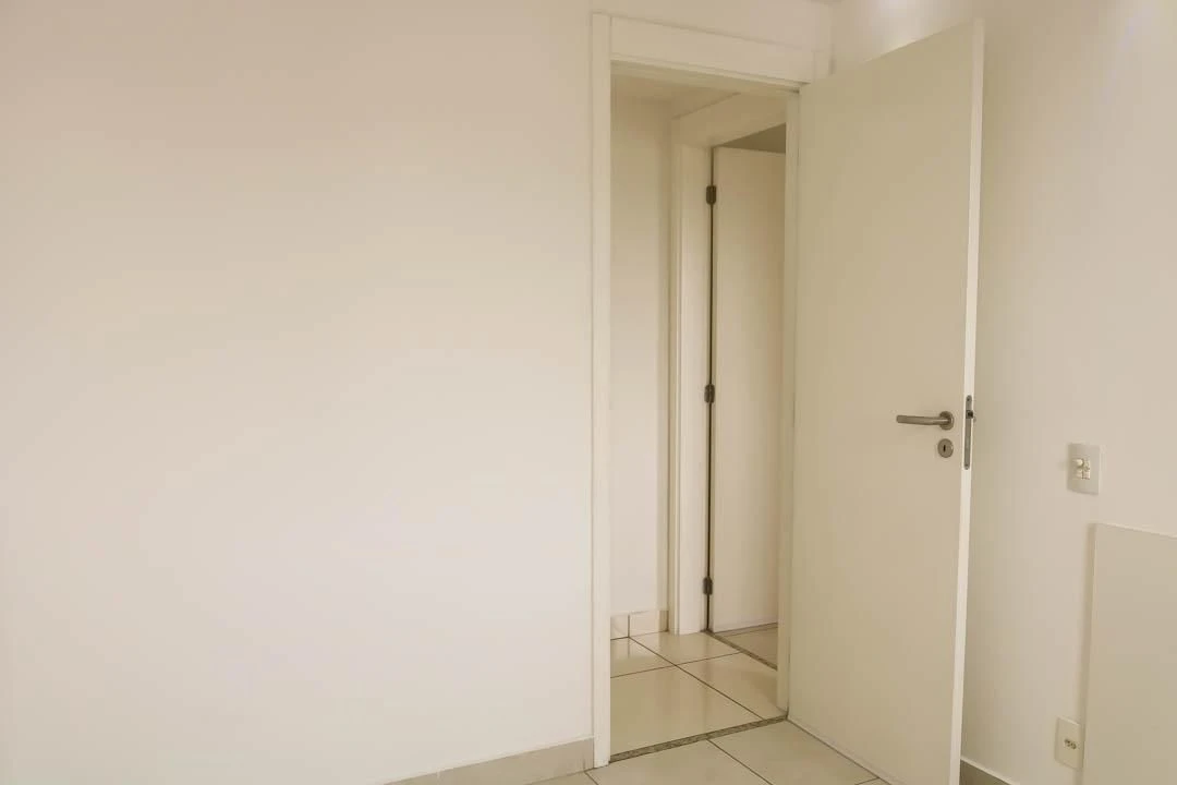 Balcony with a grill in a 2-bedroom apartment, 60 m² — photo 65