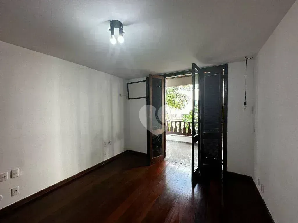 House with 3 bedrooms and 600 m², 4 parking spots — photo 44