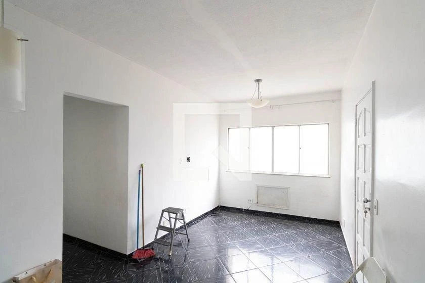2-bedroom apartment in a building with a gym — photo 7