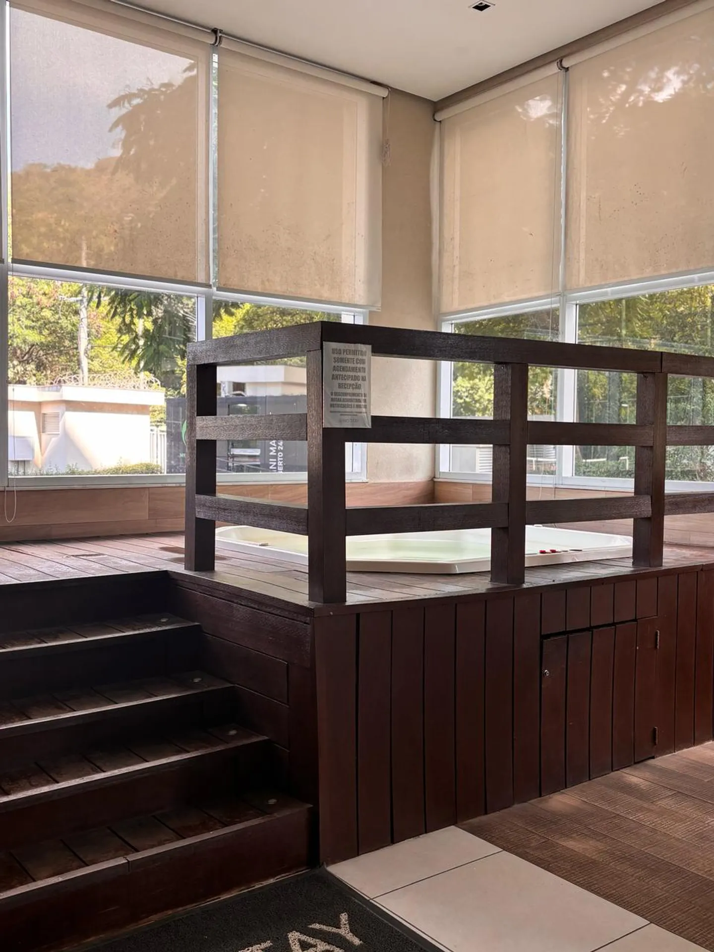 Apartamento com 2 quartos e varanda fechada de vidro — photo 32