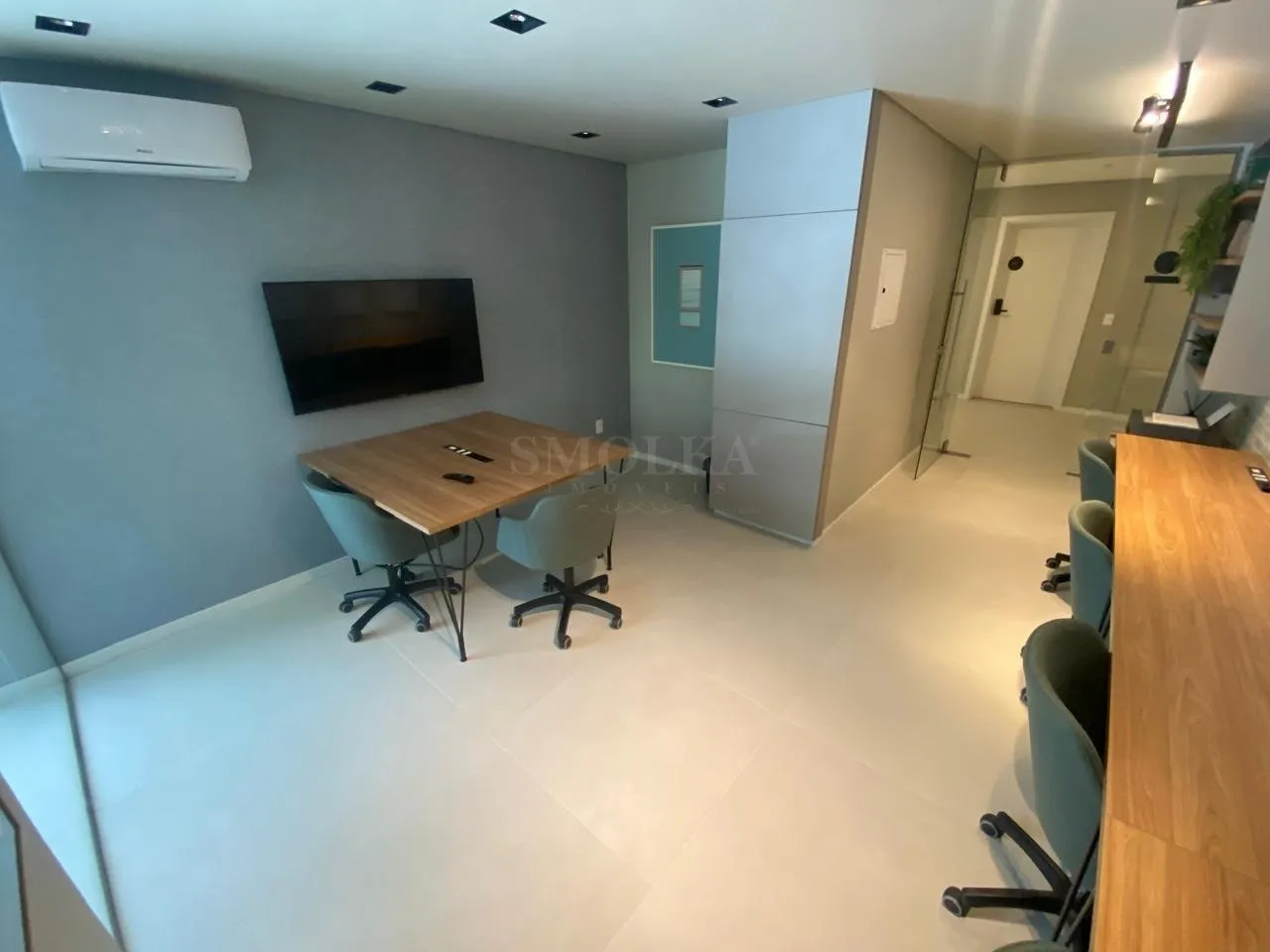 3-bedroom apartment with a grill on the balcony — photo 54