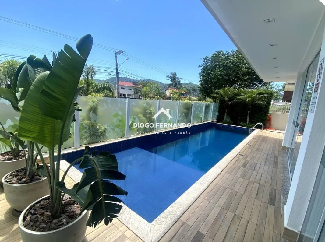 2-bedroom apartment with a glass-enclosed balcony — photo 3