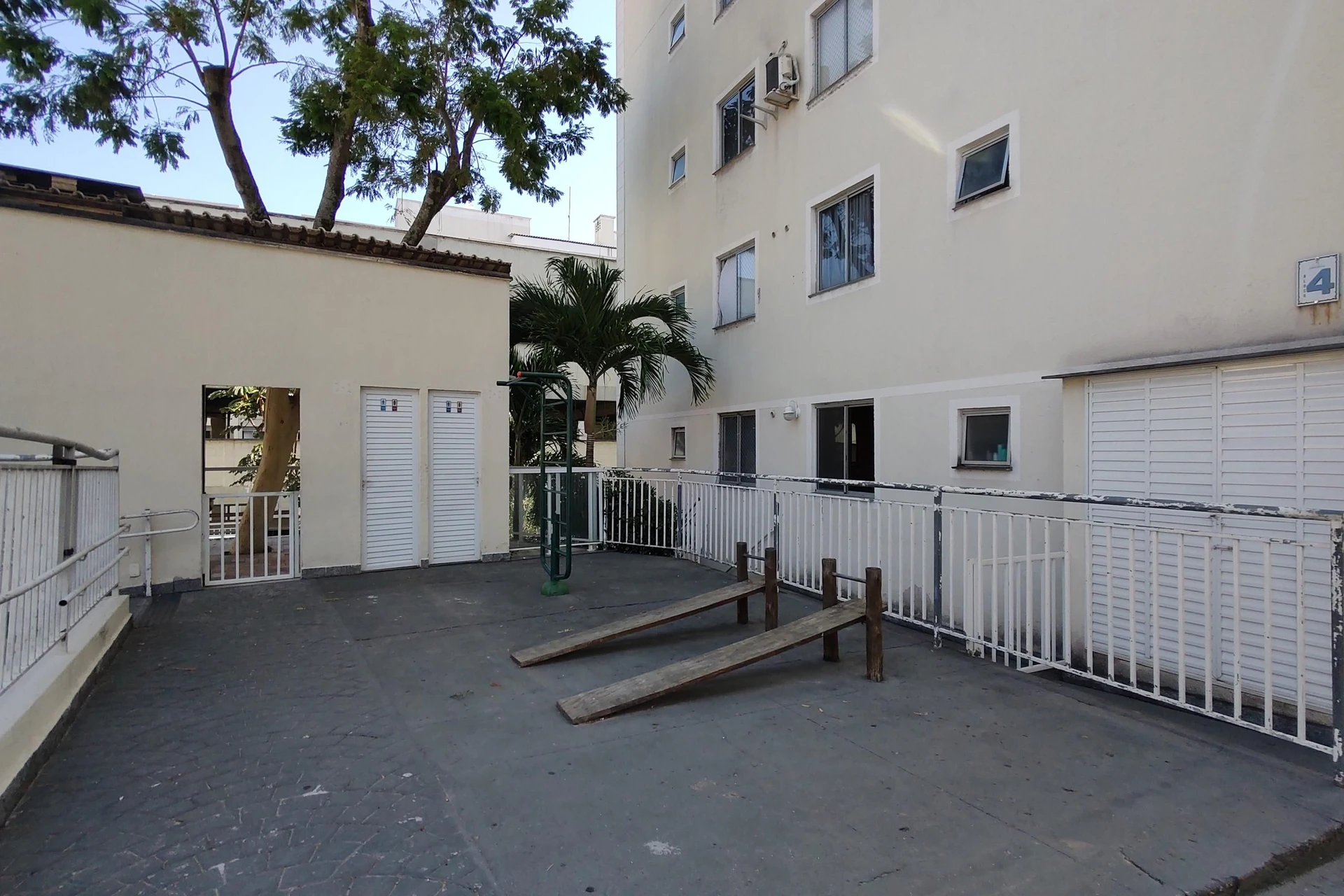 2-bedroom apartment in a building with a gym — photo 35