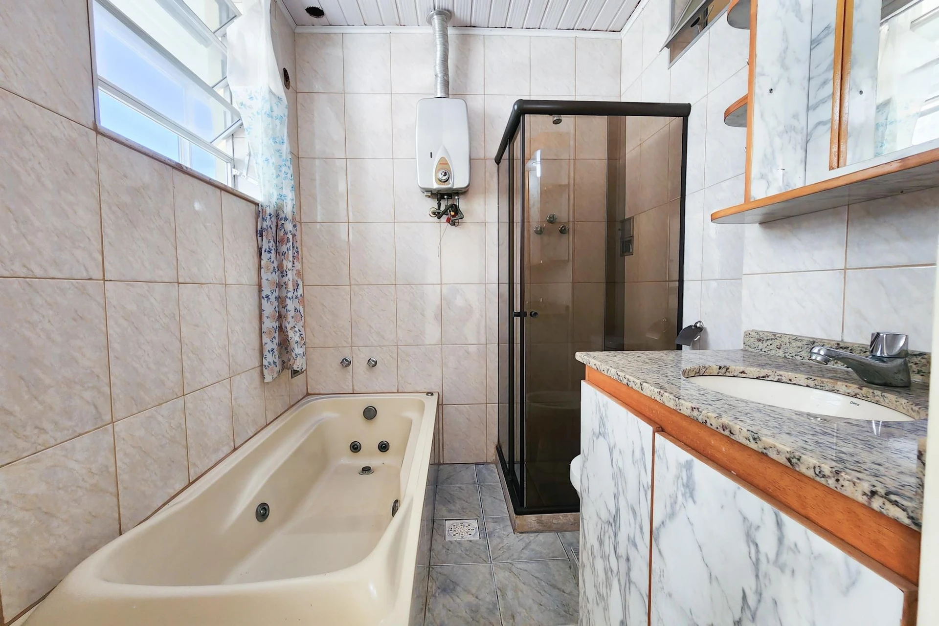 Apartment with balcony, 2 bedrooms and 2 bathrooms — photo 8