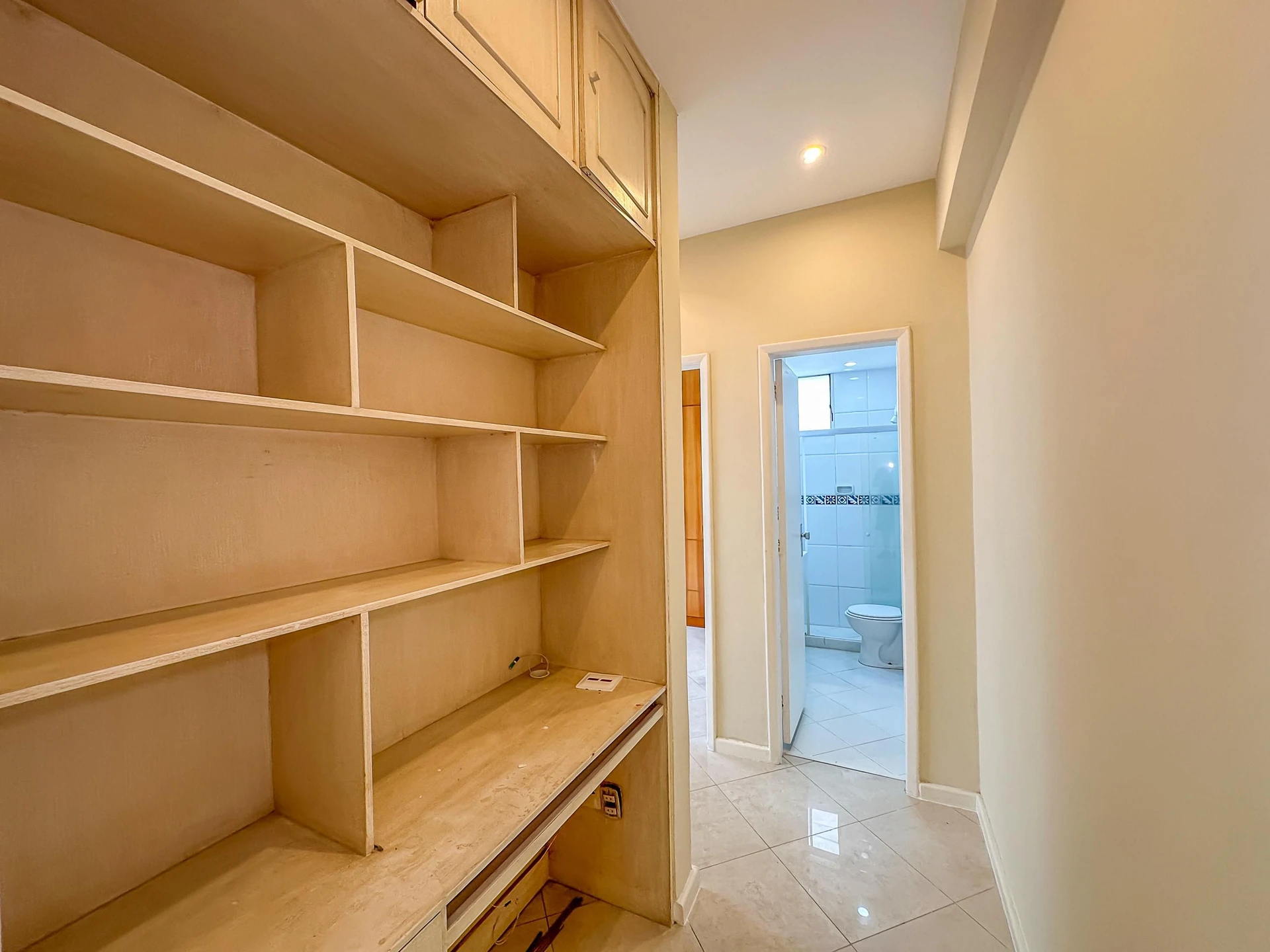 2-bedroom apartment with a glass-enclosed balcony — photo 29