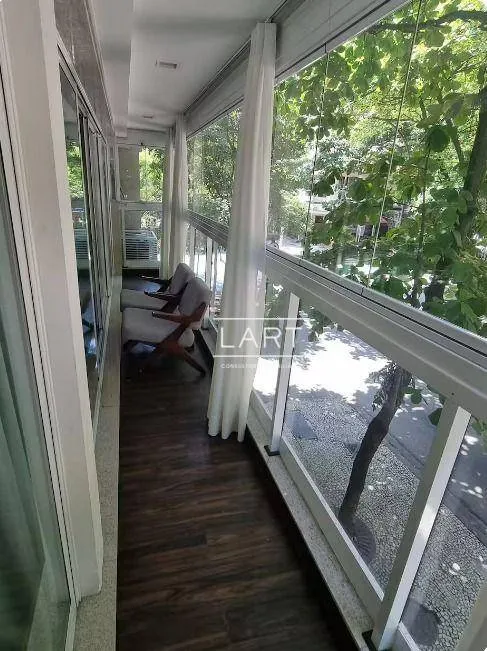 Furnished apartment, 170 m², with a glass-enclosed balcony — photo 9