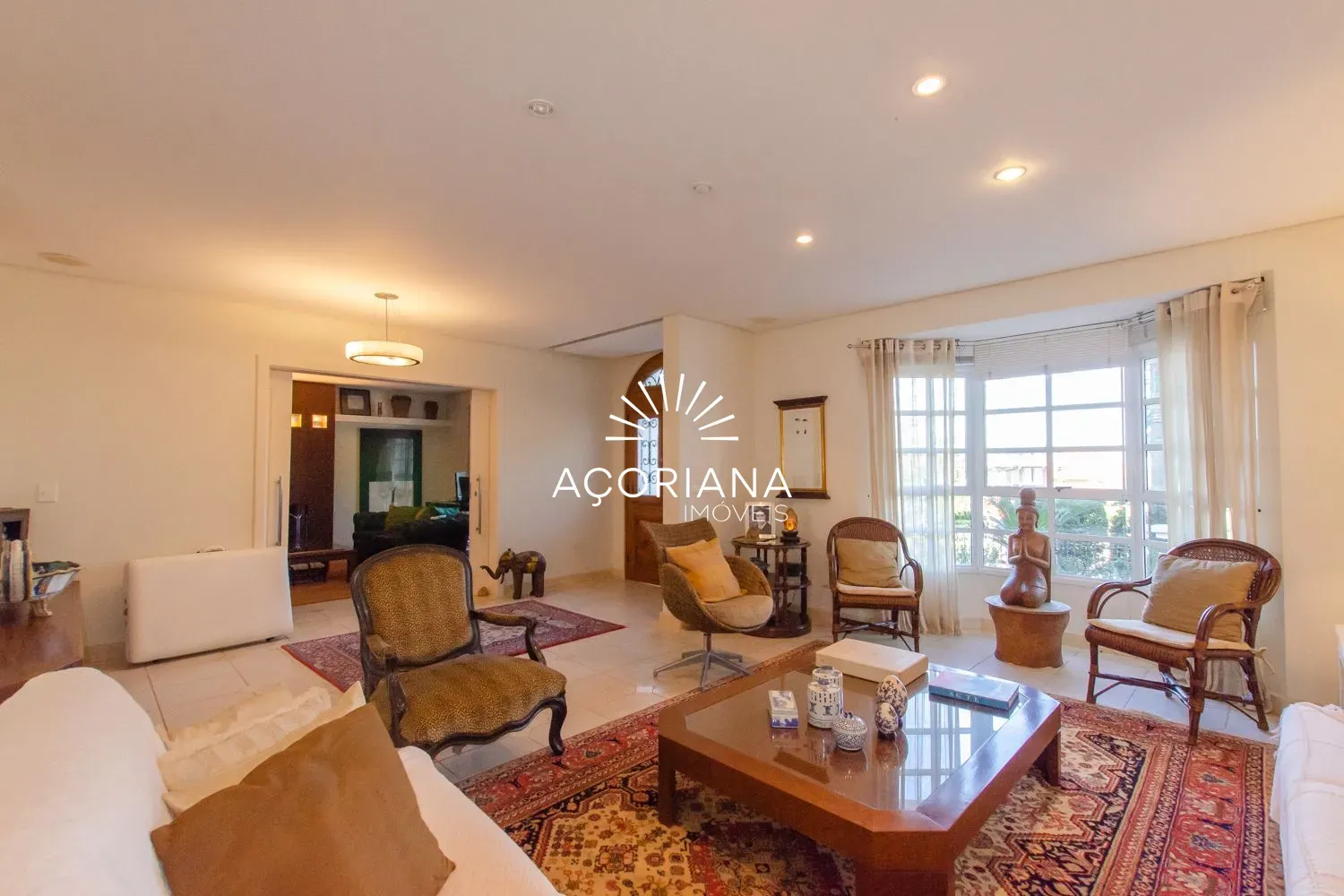 Furnished house with 5 en-suite bedrooms and 8 baths