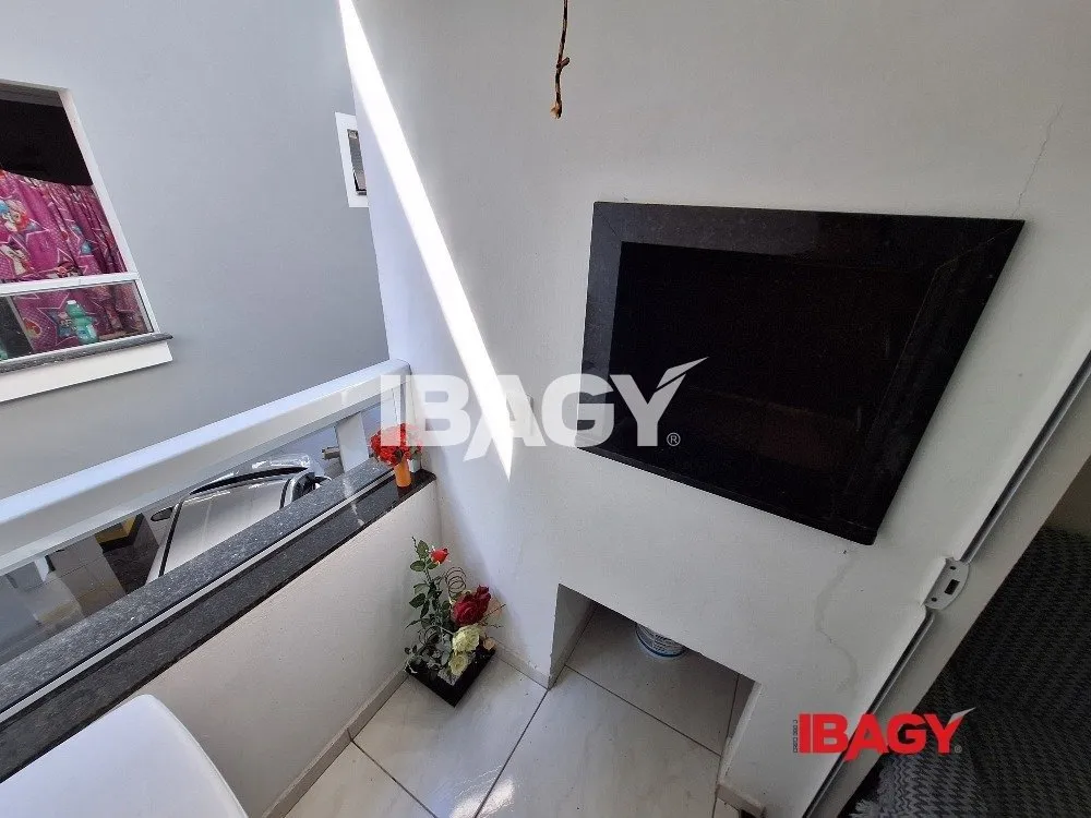 Furnished 2-bedroom apartment with a laundry tanque — photo 14