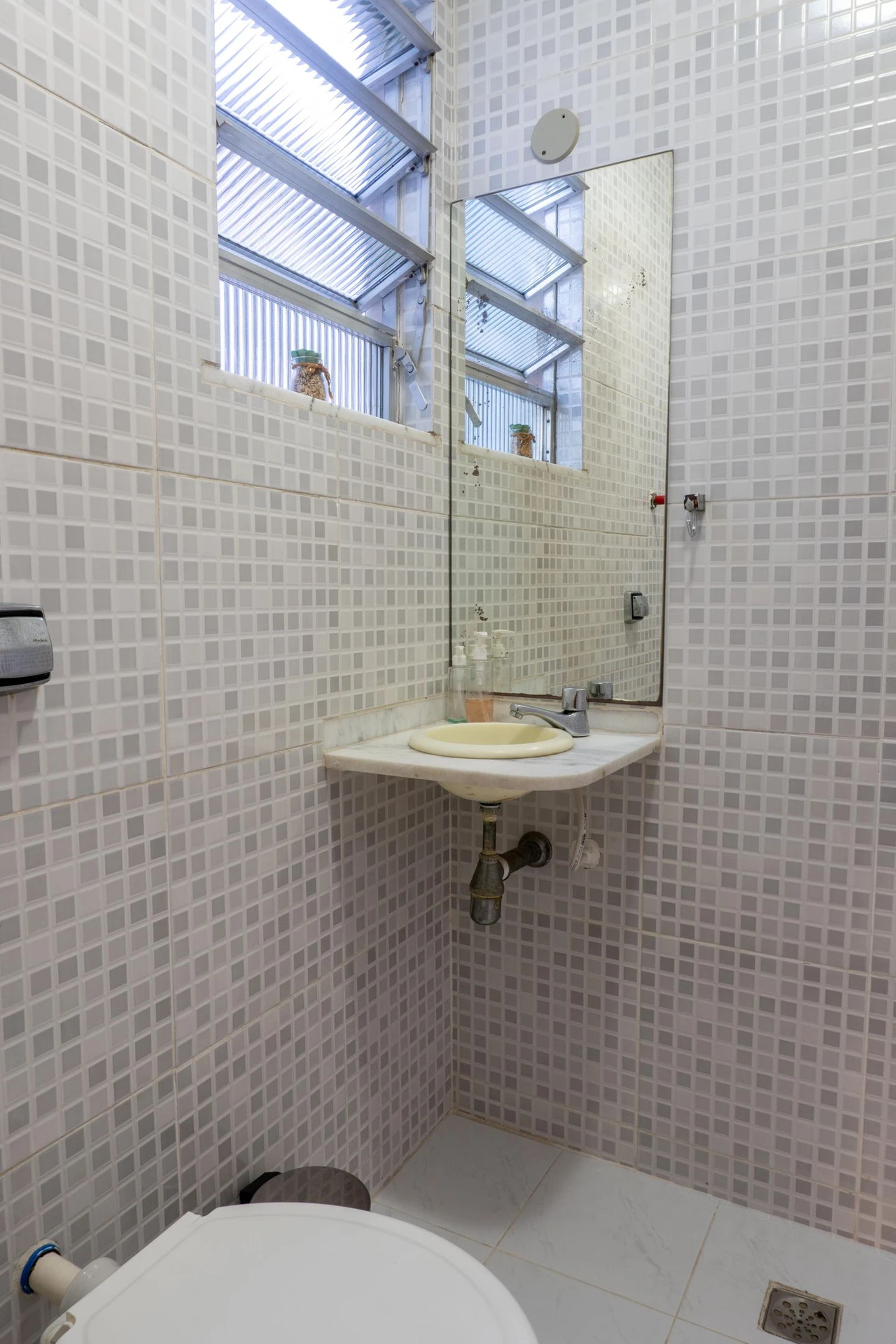 Furnished 3-bedroom apartment with 2 bathrooms — photo 35
