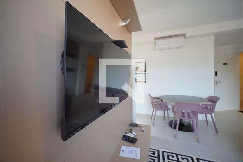 Apartamento amueblado de 1 dormitorio con plaza y cocina integrada — photo 6