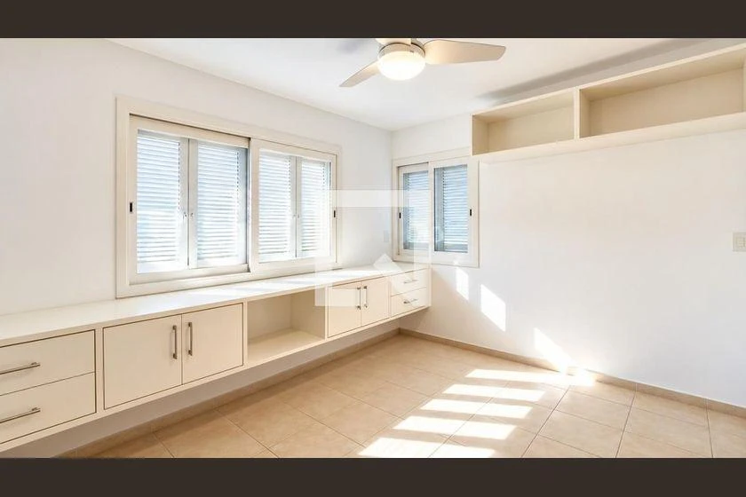 House, 207 m², with floor-to-ceiling windows — photo 27