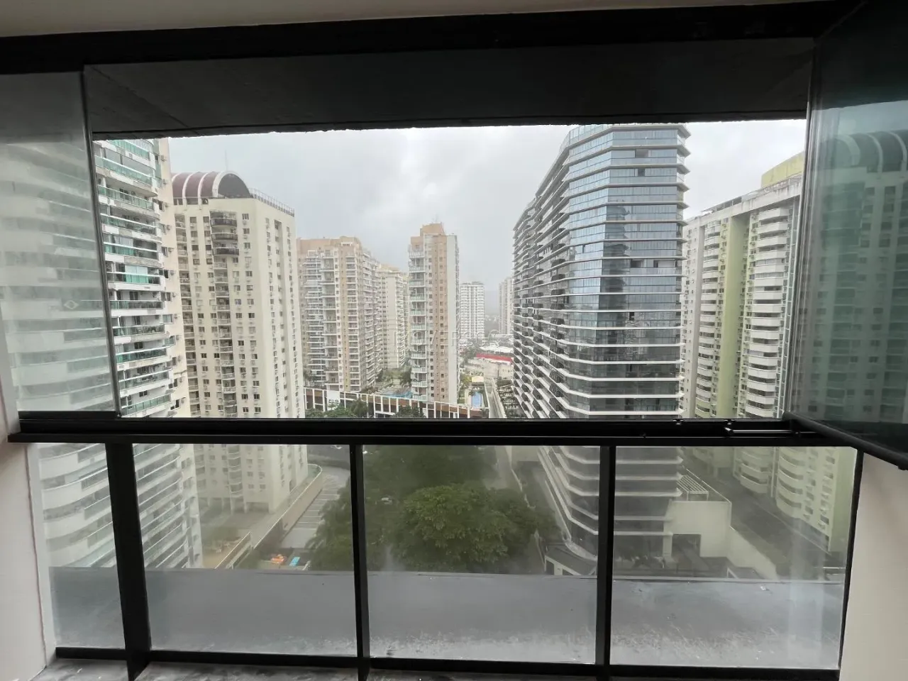 Glass-enclosed balcony in a 3-bedroom apartment, 120 m² — photo 10