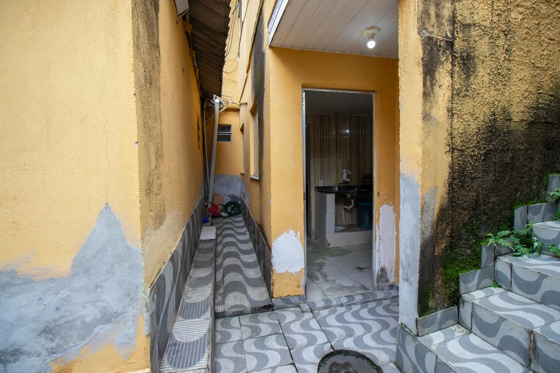 One-bedroom house with a garden — photo 4