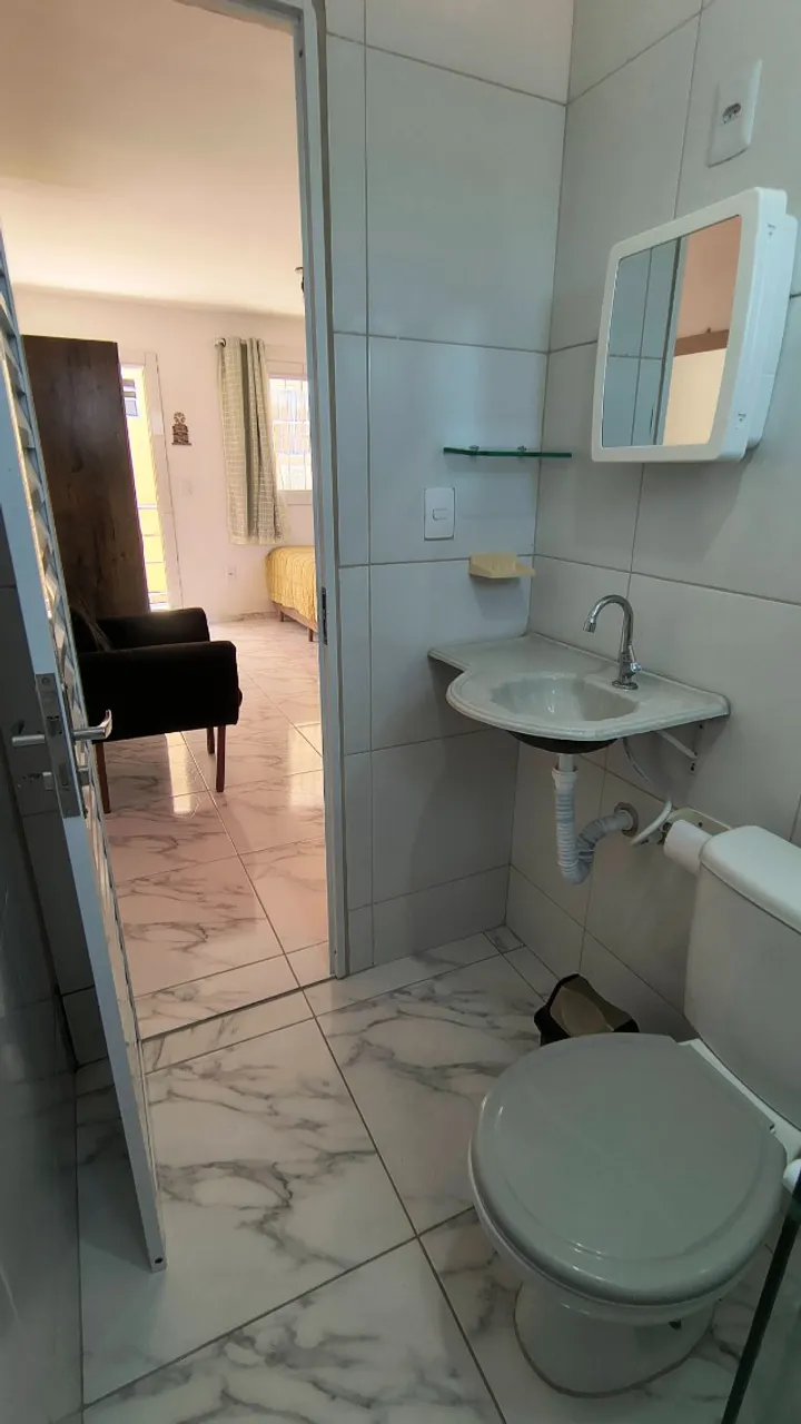 25 m² studio with a home office and a washing machine