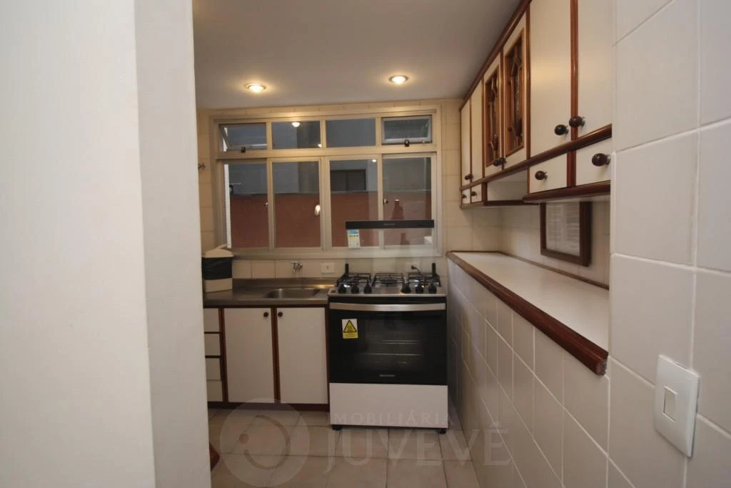 Furnished 3-bedroom apartment with a balcony