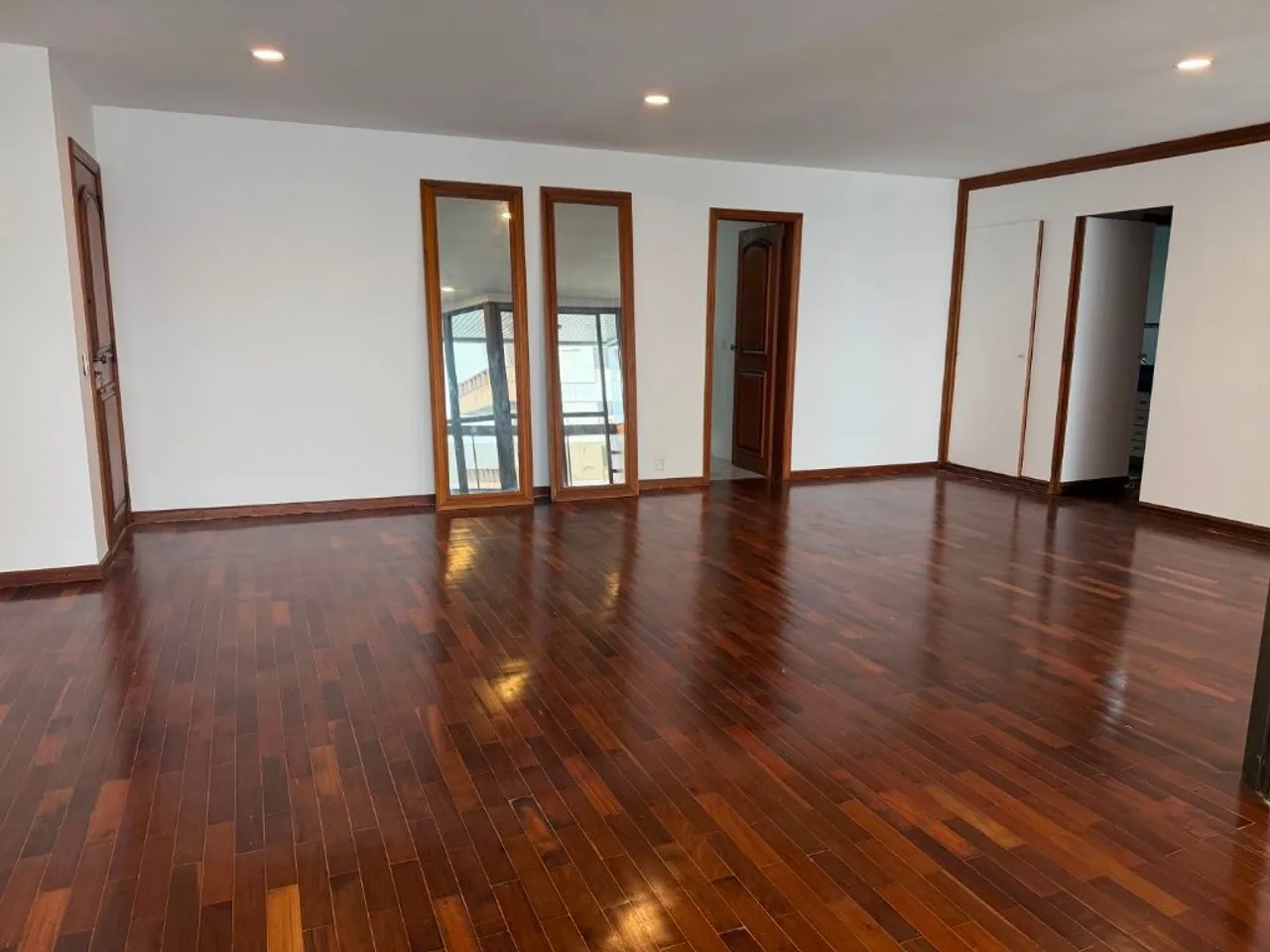 Rental apartment with 4 bedrooms and 4 bathrooms — photo 7