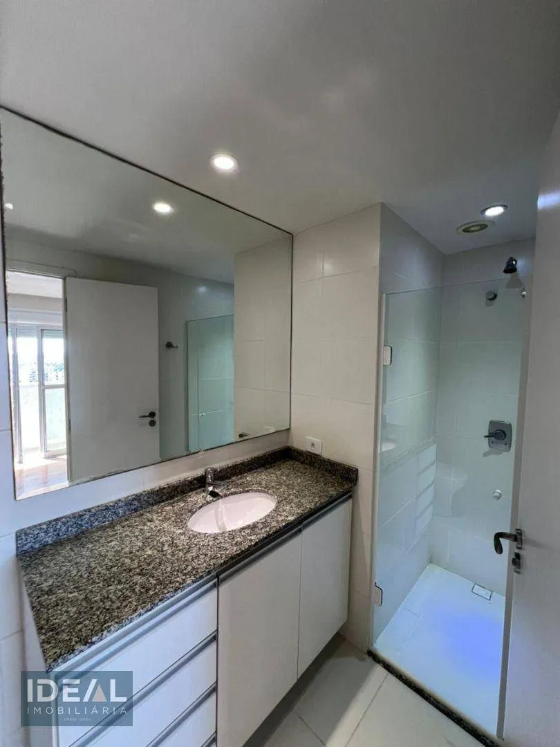 Furnished apartment with 3 bedrooms and 4 bathrooms — photo 22