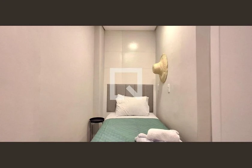 Furnished apartment with 1 en-suite and open-plan kitchen — photo 11