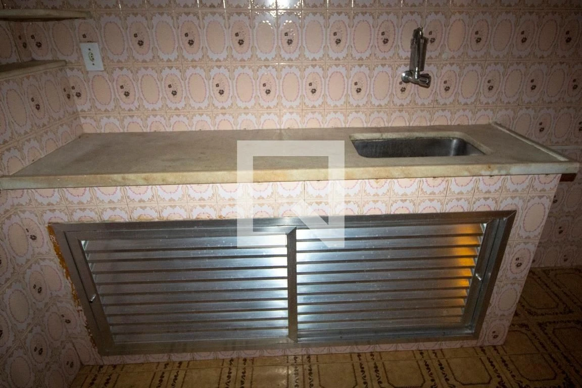 Unfurnished 2-bedroom apartment with a glass shower — photo 11