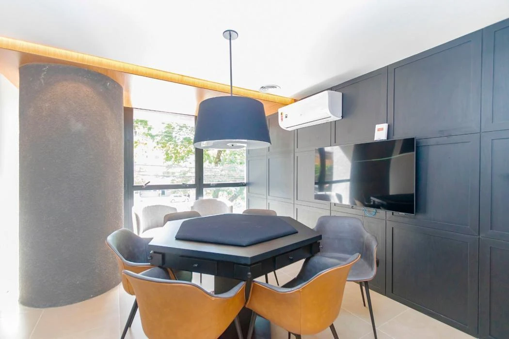 Apartamento mobiliado, 27 m², com janelas do piso ao teto — photo 15